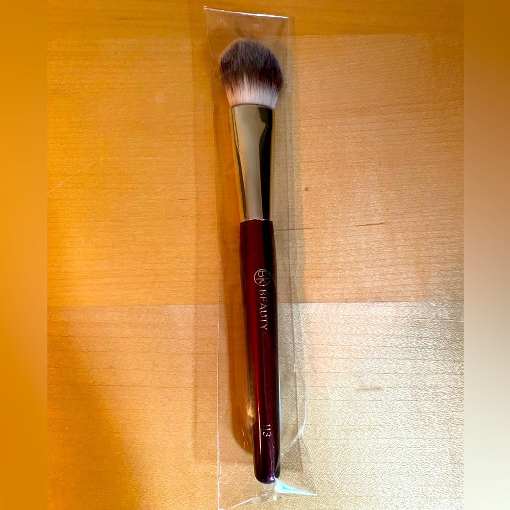 BK Beauty small flat power brush #113, NWT